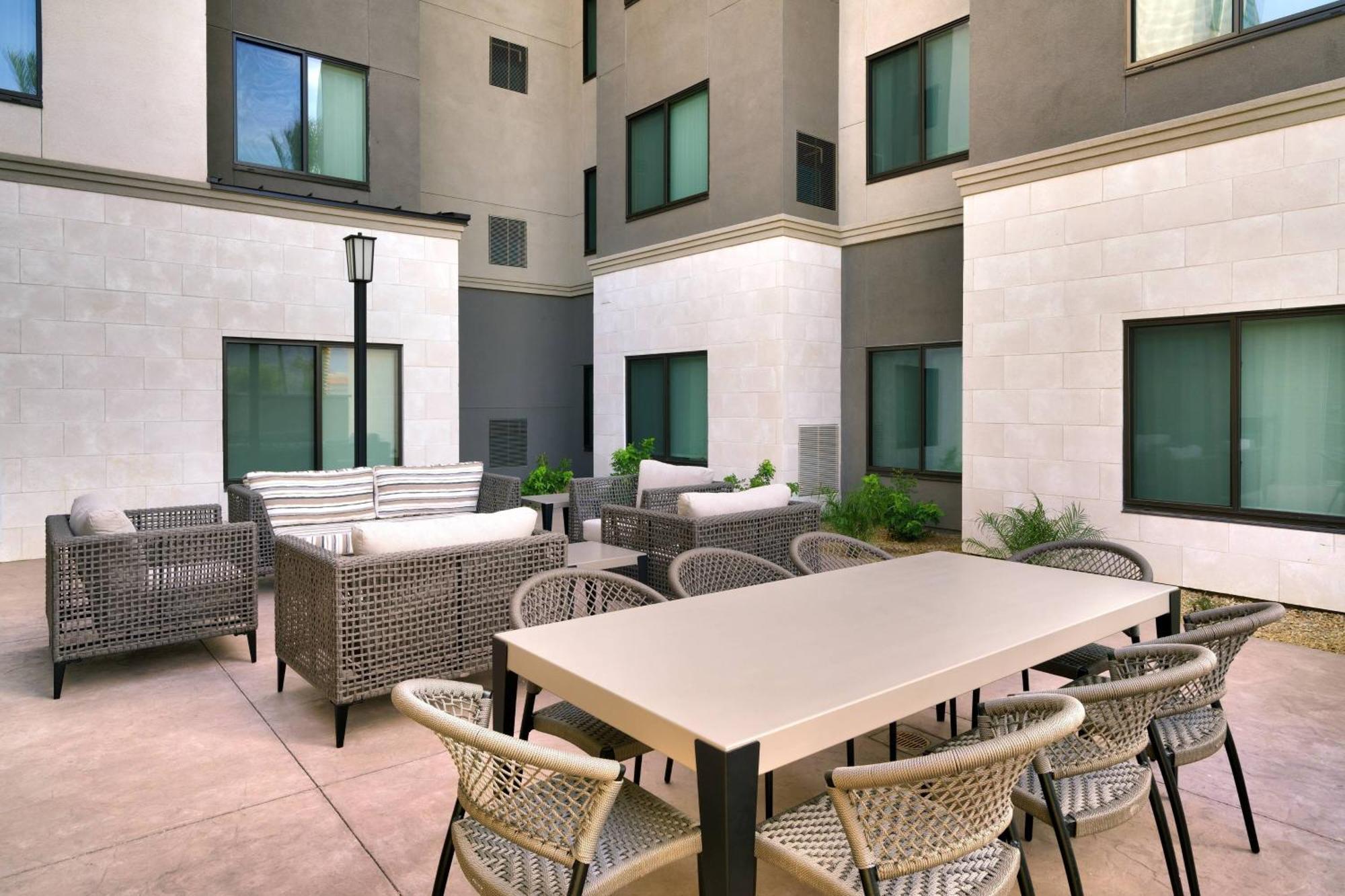 Residence Inn By Marriott La Quinta Bagian luar foto
